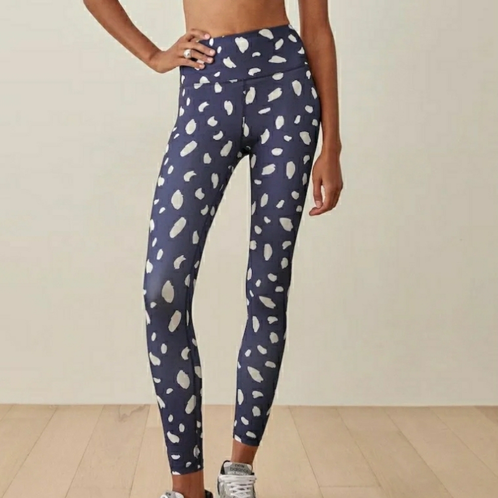 Reformation EcoMove High-Rise Leggings in a Navy and White Pattern  Size: XS
